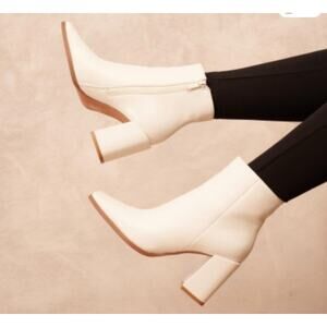 Ideal Nasty Gal White Vegan Ankle Block 3.5" Heel Faux Leather Boots Sz 40 Y2K